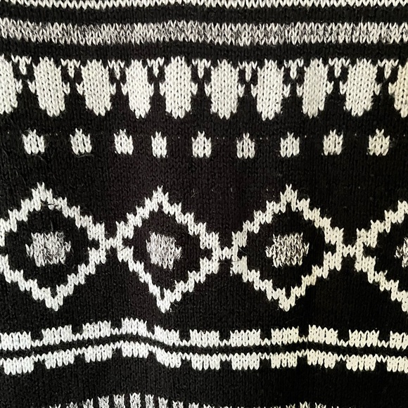 OLD NAVY BLACK SWEATER DRESS. - Picture 2 of 6